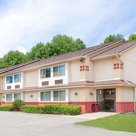 Super 8 By Wyndham Oneonta/Cooperstown Ξενοδοχείο Εξωτερικό φωτογραφία